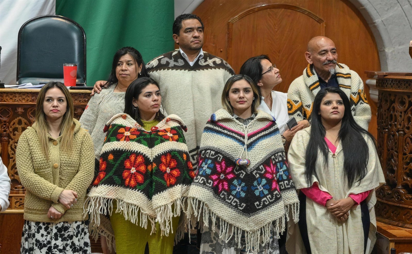 Artesanas y artesanos del sarape de Gualupita en el Congreso del Estado de México